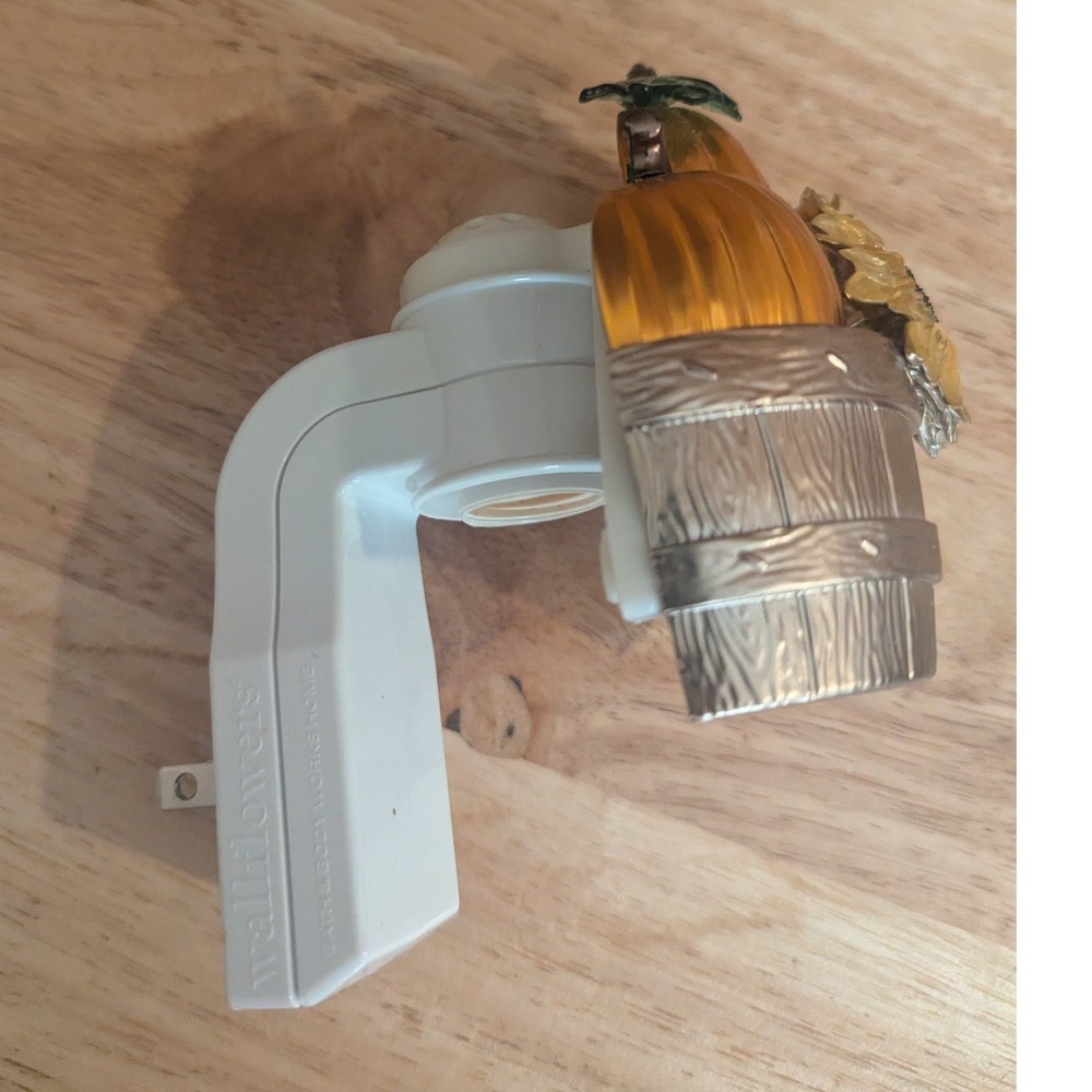 Bath & Body Works Wallflowers Pumpkin Sunflowers Barrel Plug In Diffuser Fall - Picture 3 of 7